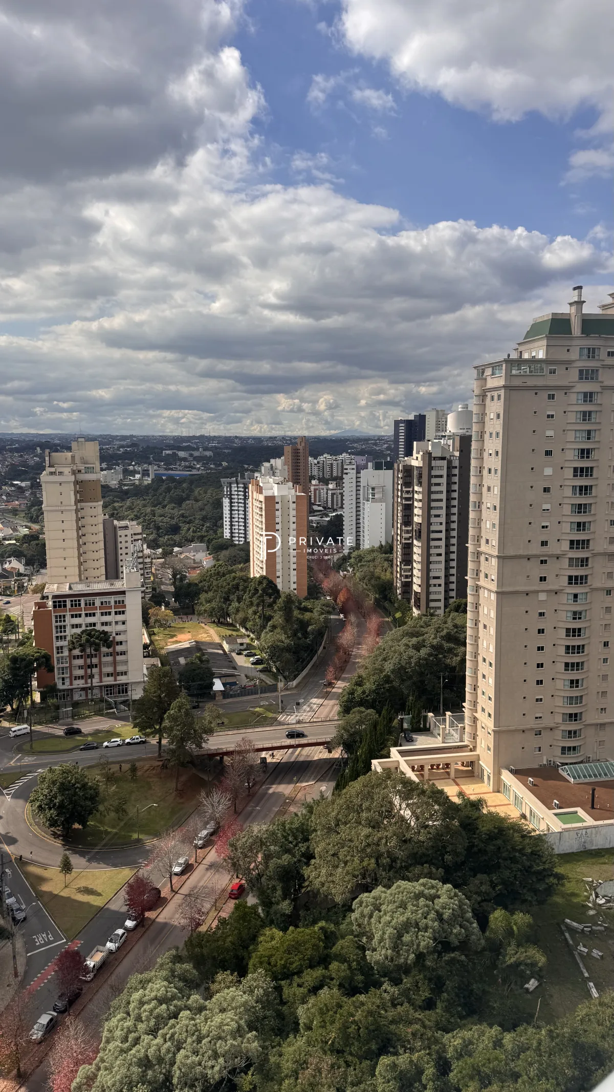 Na Rua do Outuno com Elevador  Privativo