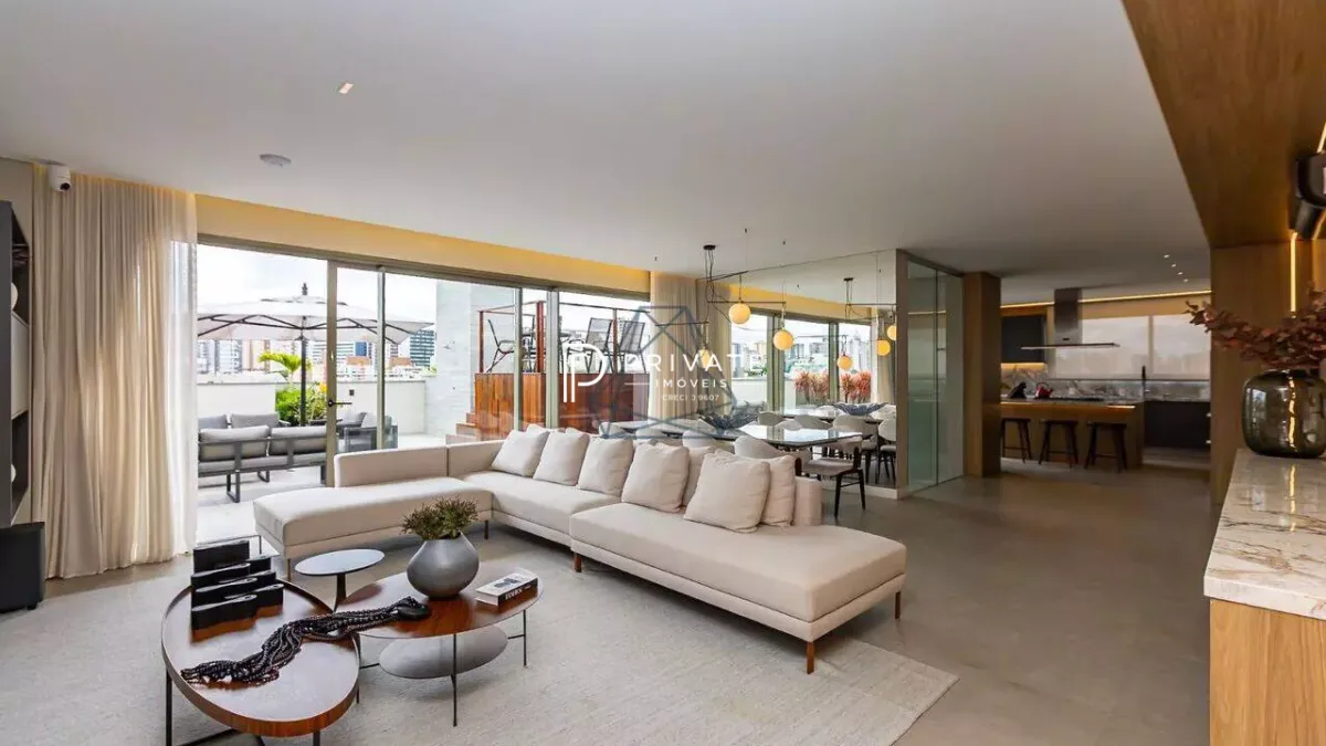Cobertura Duplex com Piscina Privativa – Exclusividade Rara em Curitiba