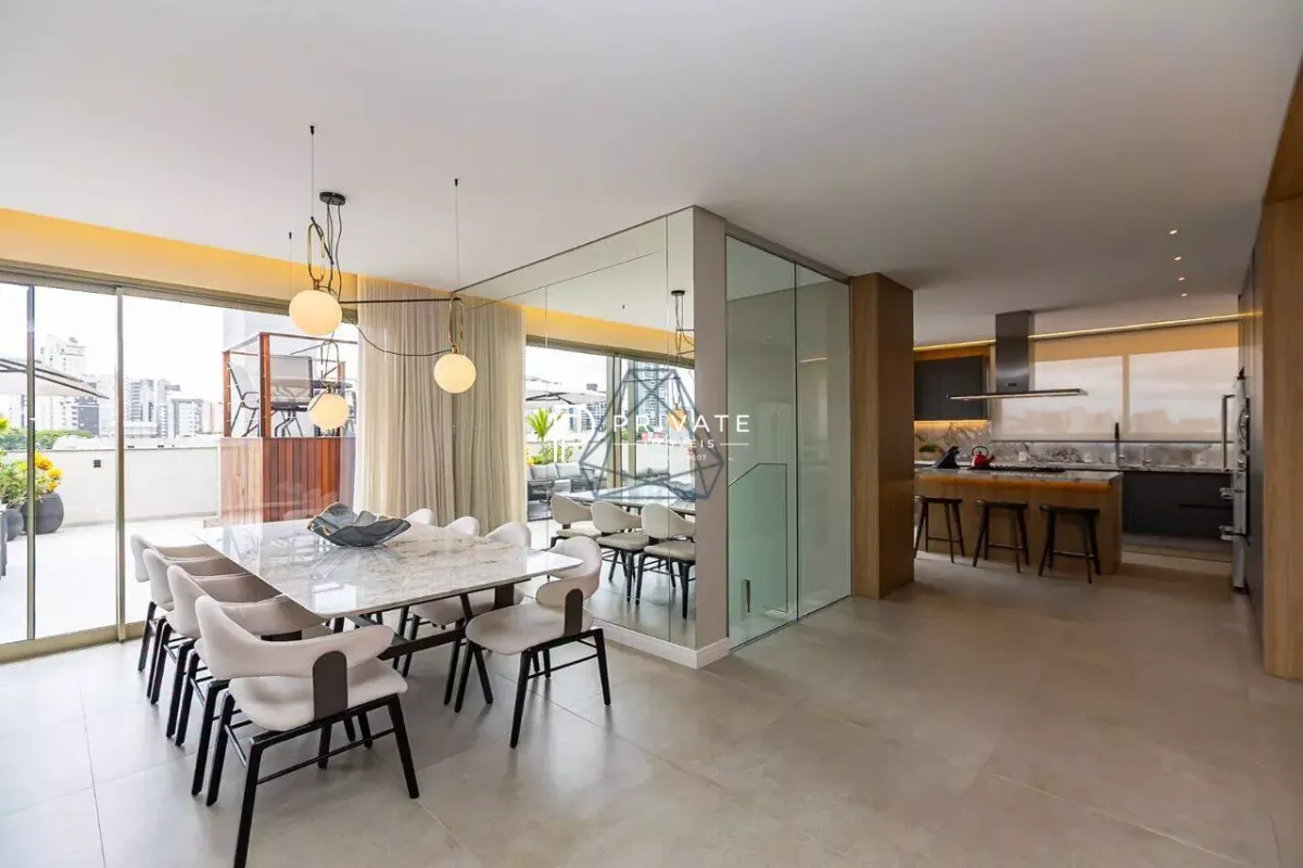 Cobertura Duplex com Piscina Privativa – Exclusividade Rara em Curitiba