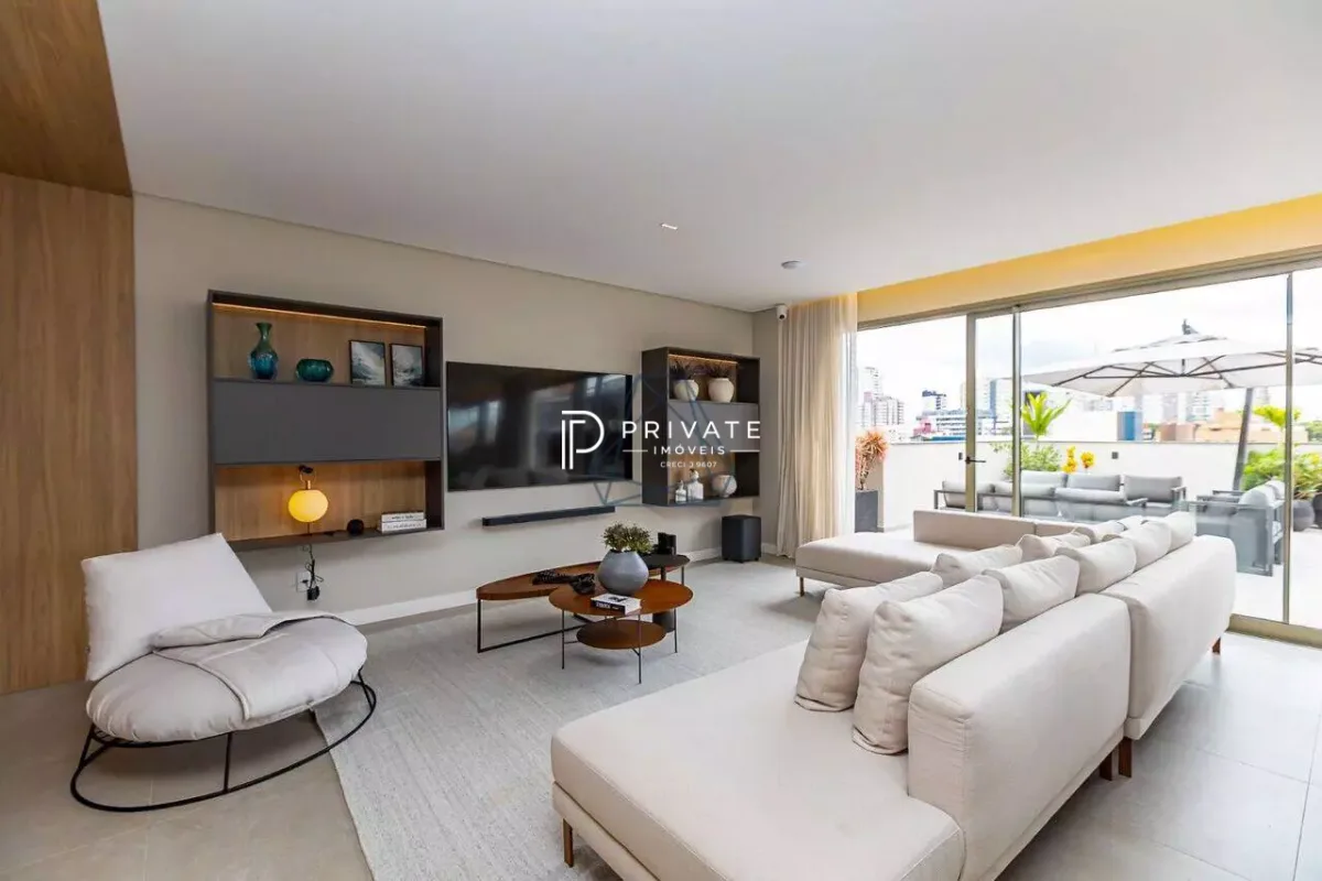 Cobertura Duplex com Piscina Privativa – Exclusividade Rara em Curitiba