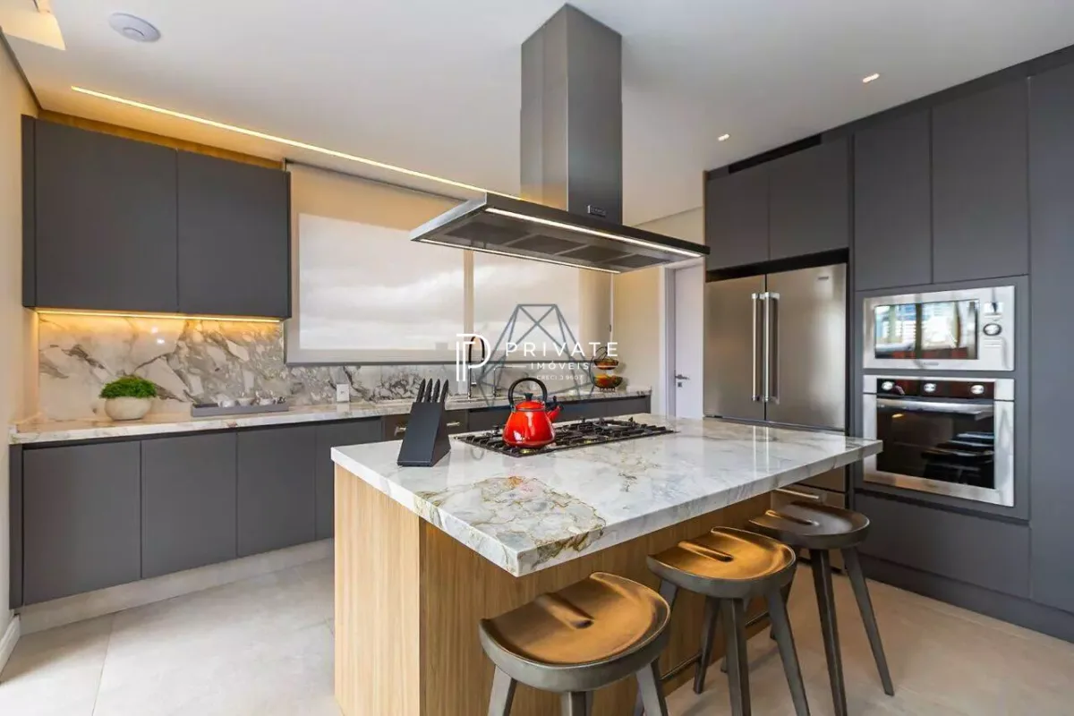 Cobertura Duplex com Piscina Privativa – Exclusividade Rara em Curitiba