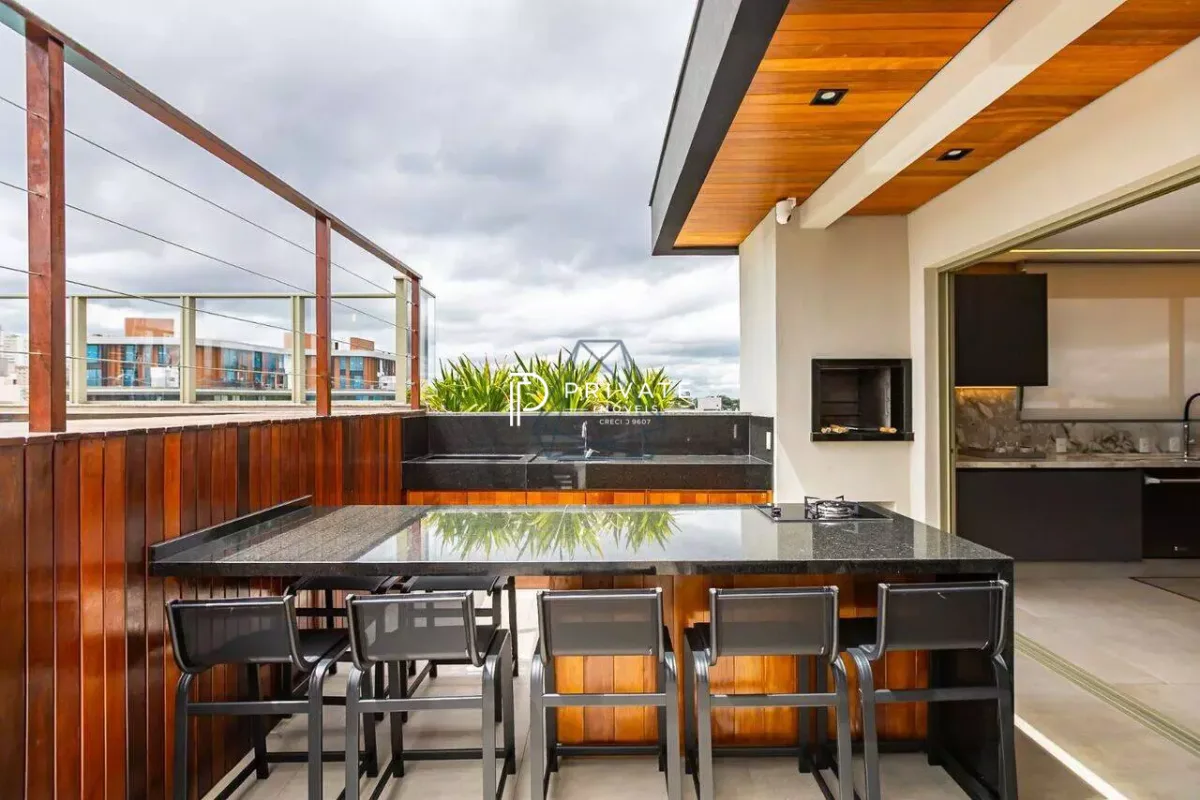 Cobertura Duplex com Piscina Privativa – Exclusividade Rara em Curitiba