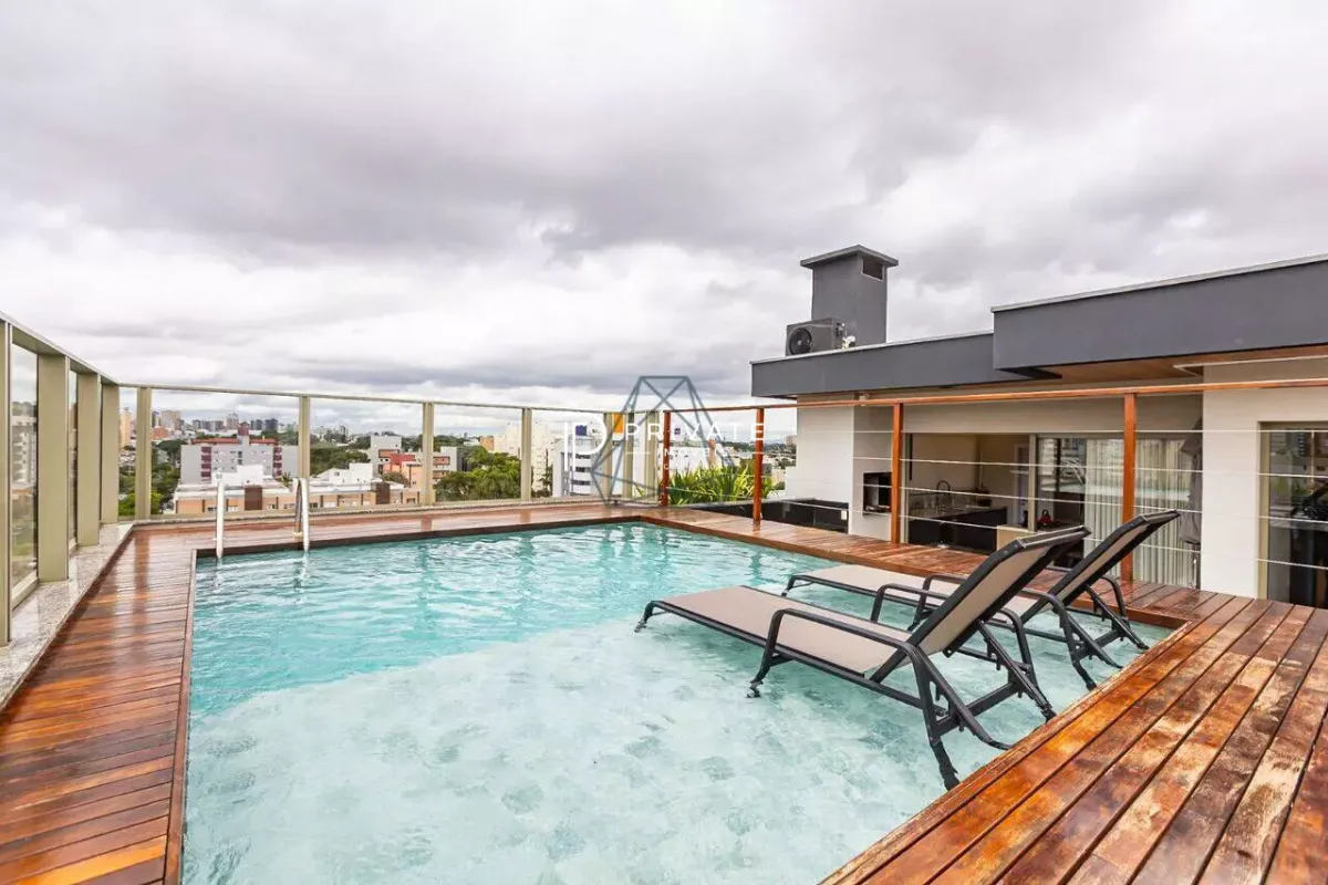 Cobertura Duplex com Piscina Privativa – Exclusividade Rara em Curitiba