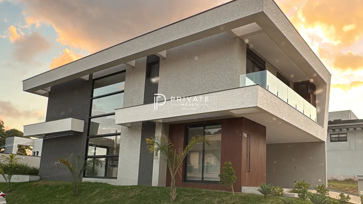 Casa contemporânea com arquitetura autoral e vista privilegiada | Santa Felicidade