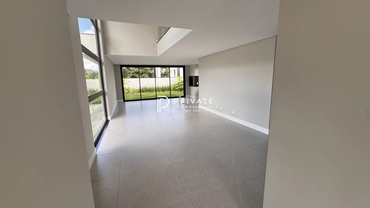 Casa contemporânea com arquitetura autoral e vista privilegiada | Santa Felicidade
