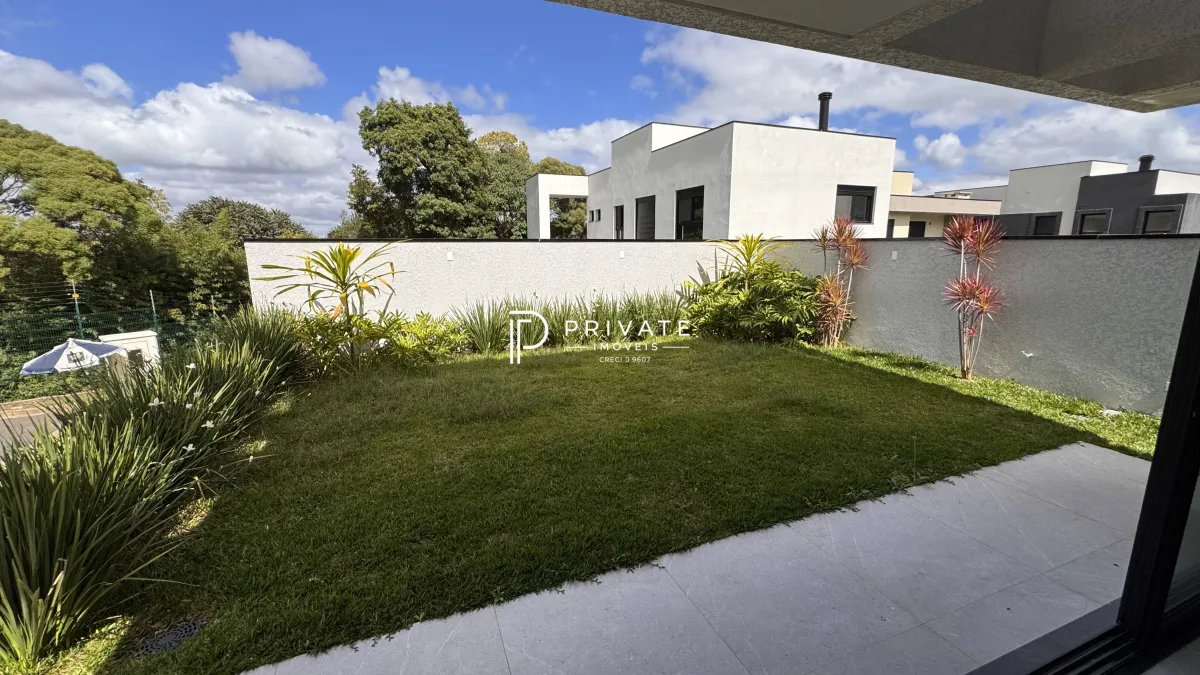 Casa contemporânea com arquitetura autoral e vista privilegiada | Santa Felicidade