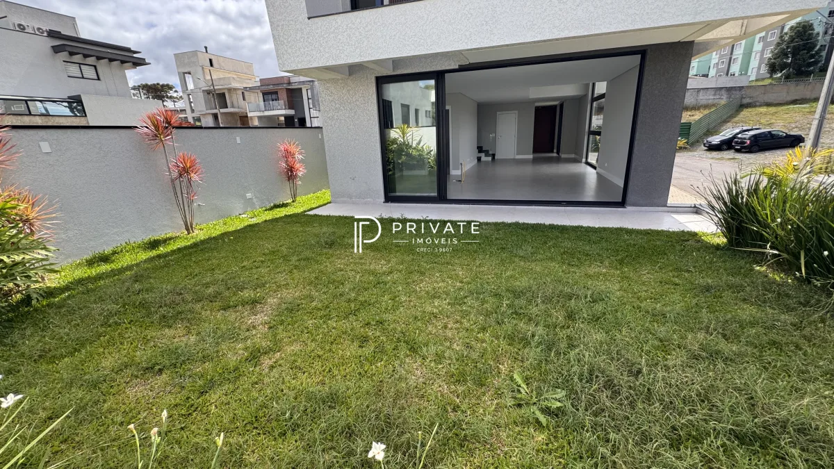 Casa contemporânea com arquitetura autoral e vista privilegiada | Santa Felicidade