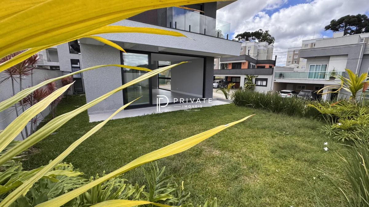 Casa contemporânea com arquitetura autoral e vista privilegiada | Santa Felicidade