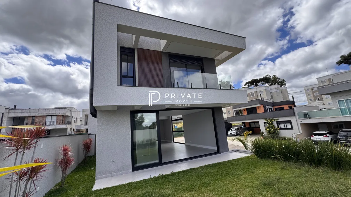 Casa contemporânea com arquitetura autoral e vista privilegiada | Santa Felicidade