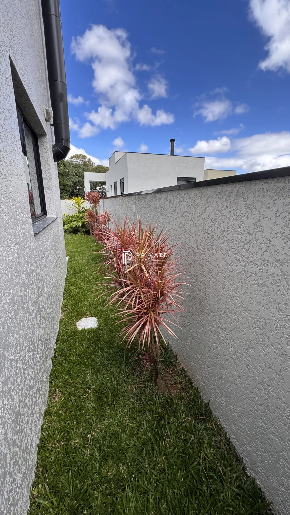 Casa contemporânea com arquitetura autoral e vista privilegiada | Santa Felicidade