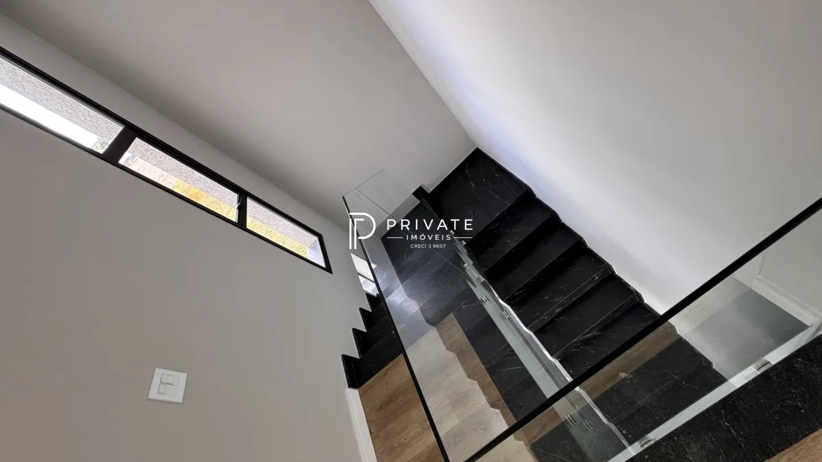 Casa contemporânea com arquitetura autoral e vista privilegiada | Santa Felicidade