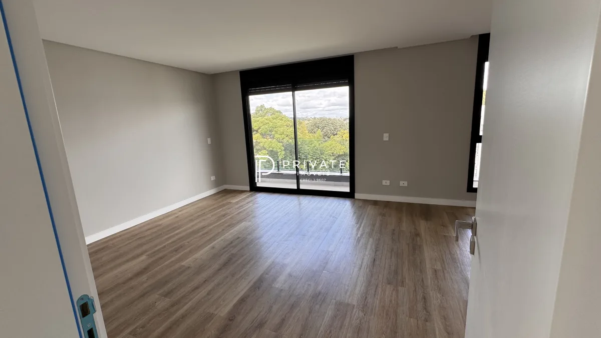 Casa contemporânea com arquitetura autoral e vista privilegiada | Santa Felicidade