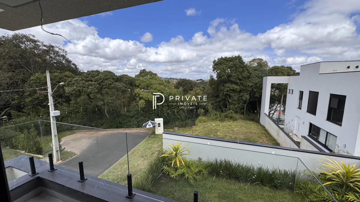Casa contemporânea com arquitetura autoral e vista privilegiada | Santa Felicidade