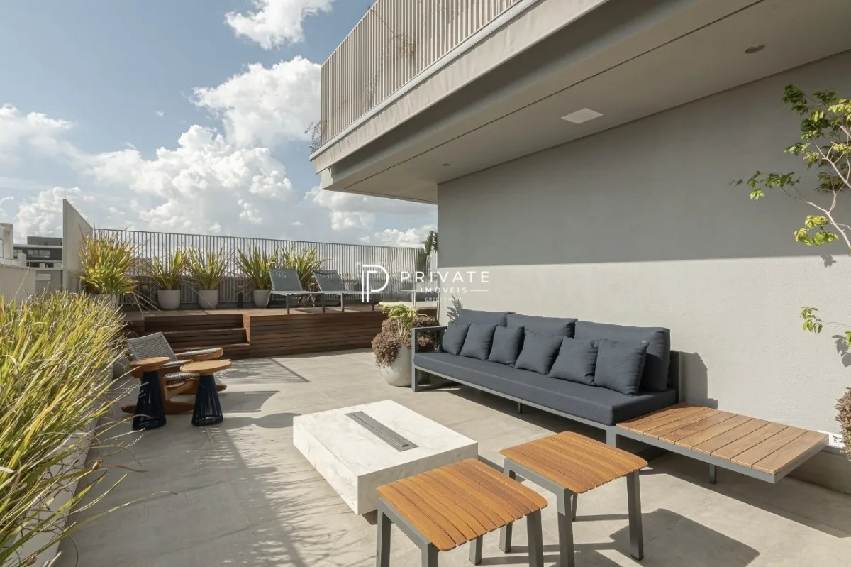 Cobertura ensolarada com projeto contemporâneo