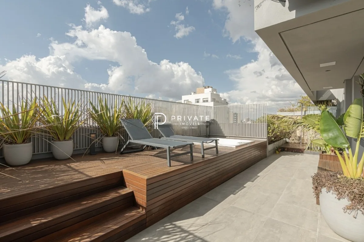 Cobertura ensolarada com projeto contemporâneo