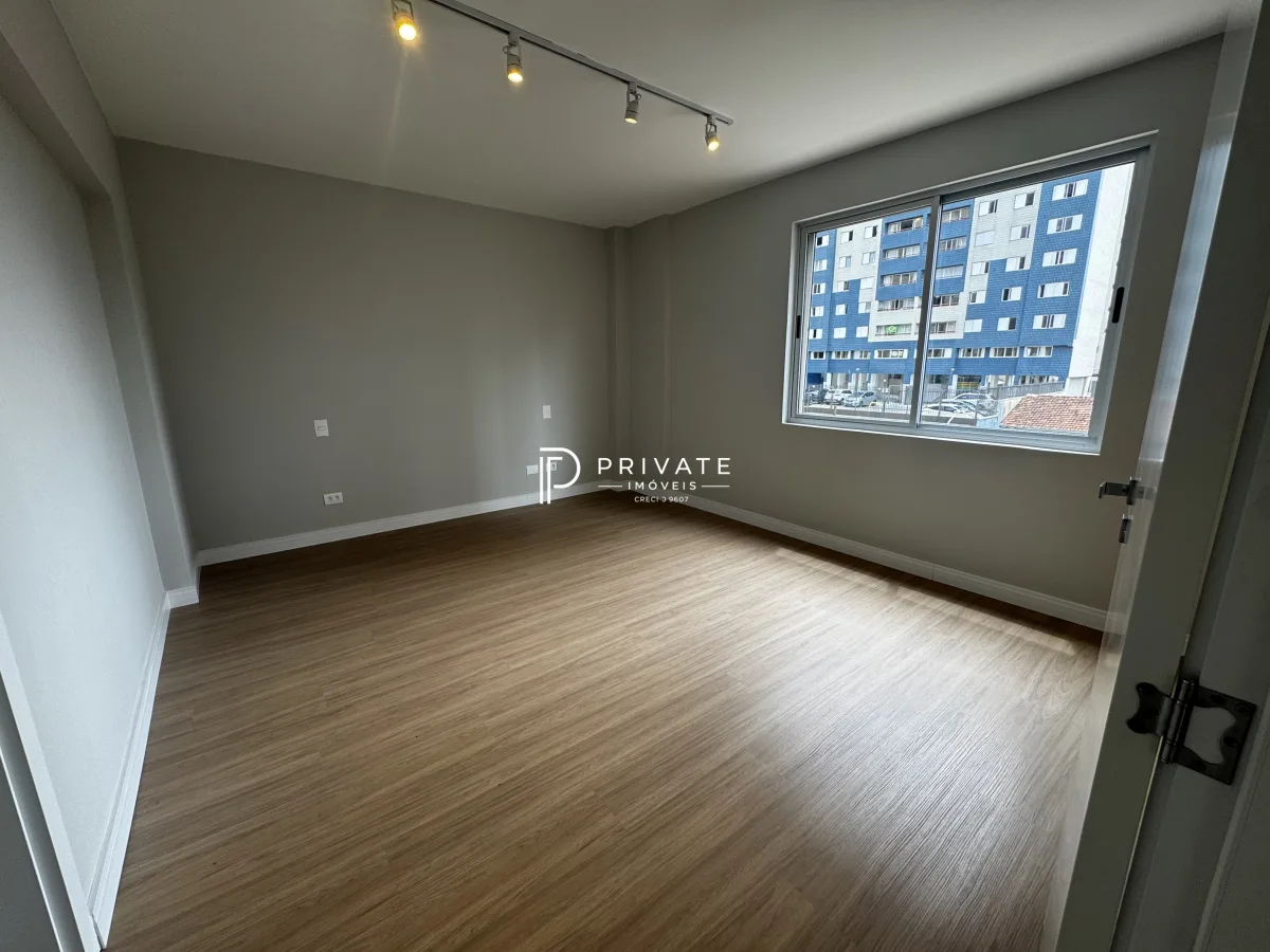 Apartamento retrofitado com essência contemporânea