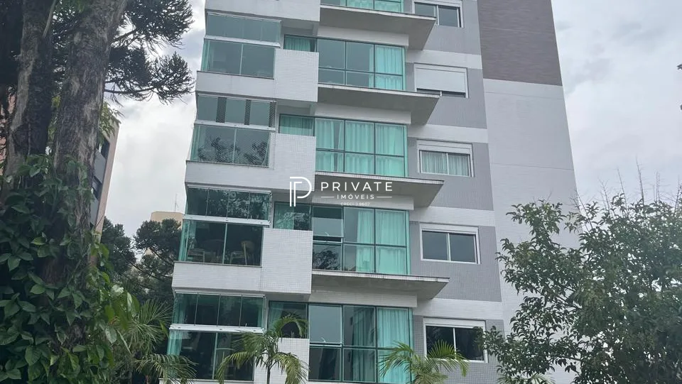 Cobertura com arquitetura contemporânea e espaços para viver com exclusividade no Alto da Glória