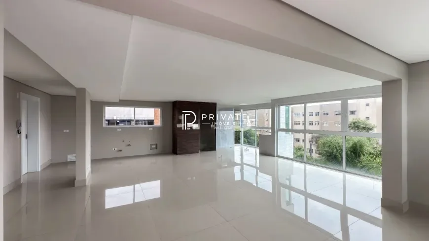 Cobertura com arquitetura contemporânea e espaços para viver com exclusividade no Alto da Glória