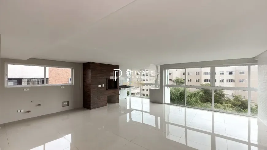Cobertura com arquitetura contemporânea e espaços para viver com exclusividade no Alto da Glória