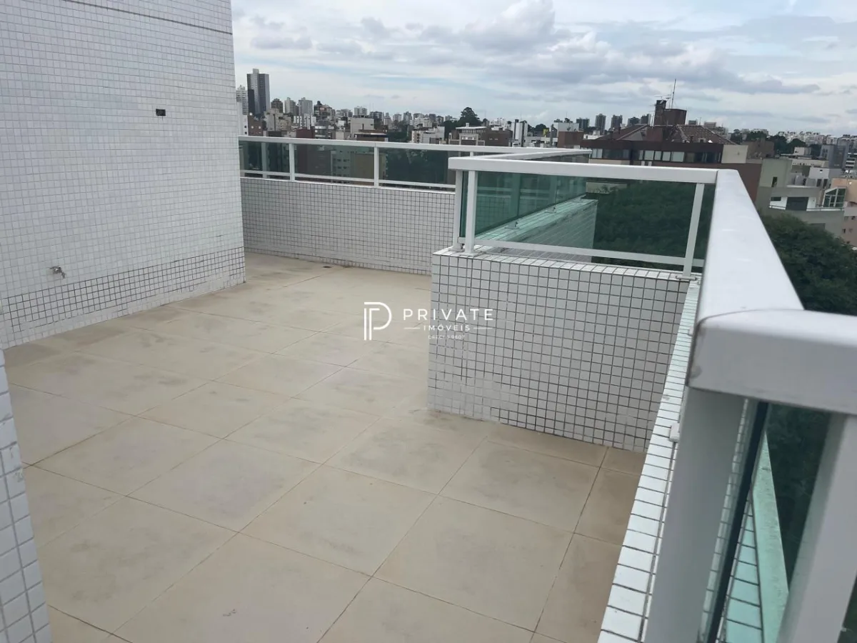 Cobertura com arquitetura contemporânea e espaços para viver com exclusividade no Alto da Glória