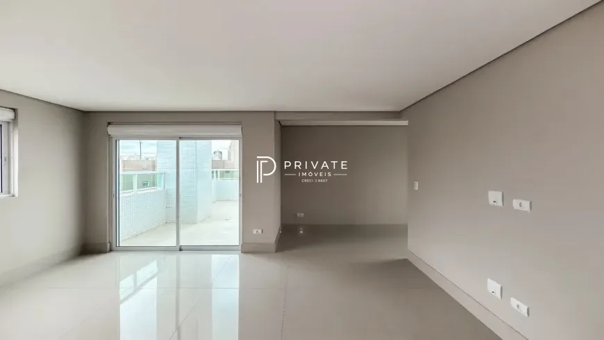 Cobertura com arquitetura contemporânea e espaços para viver com exclusividade no Alto da Glória
