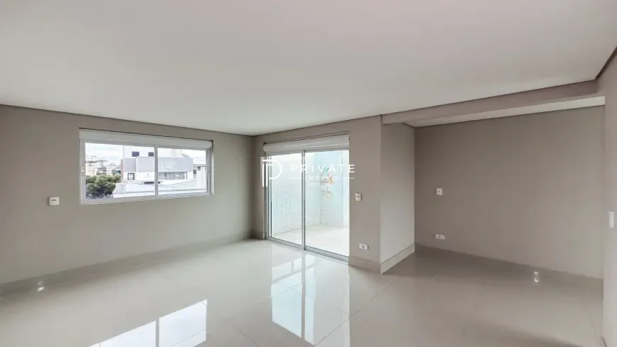 Cobertura com arquitetura contemporânea e espaços para viver com exclusividade no Alto da Glória