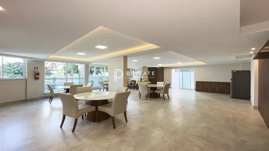 Cobertura com arquitetura contemporânea e espaços para viver com exclusividade no Alto da Glória