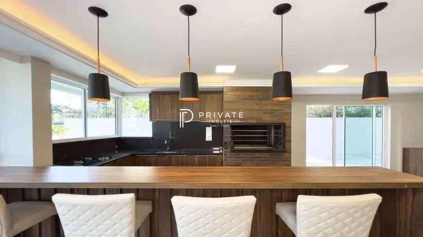 Cobertura com arquitetura contemporânea e espaços para viver com exclusividade no Alto da Glória