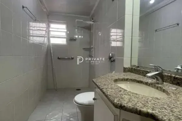 Apartamento com potencial para retrofit no Água Verde