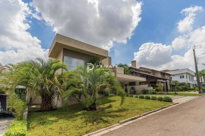 Casa contemporânea em condomínio clube: sofisticação, exclusividade e conforto.
