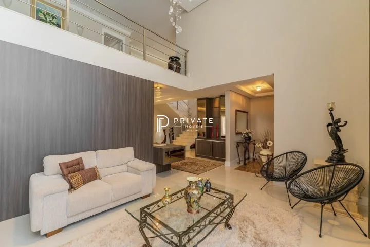 Casa contemporânea em condomínio clube: sofisticação, exclusividade e conforto.