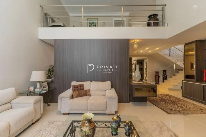 Casa contemporânea em condomínio clube: sofisticação, exclusividade e conforto.