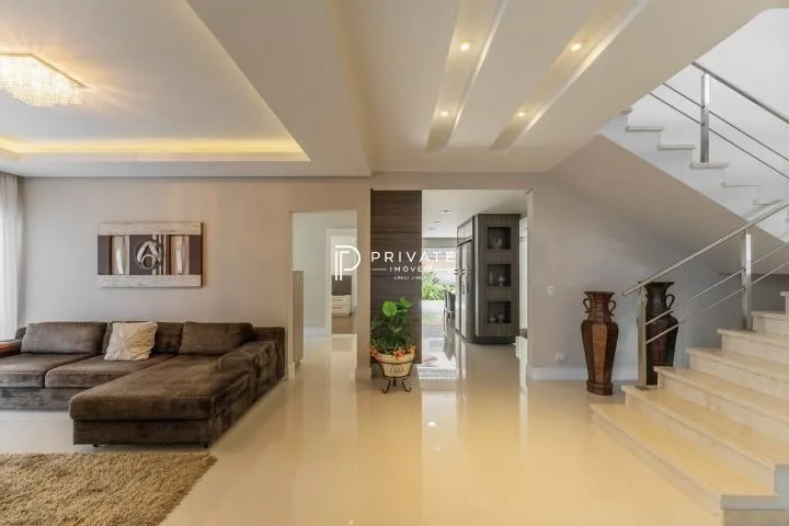 Casa contemporânea em condomínio clube: sofisticação, exclusividade e conforto.