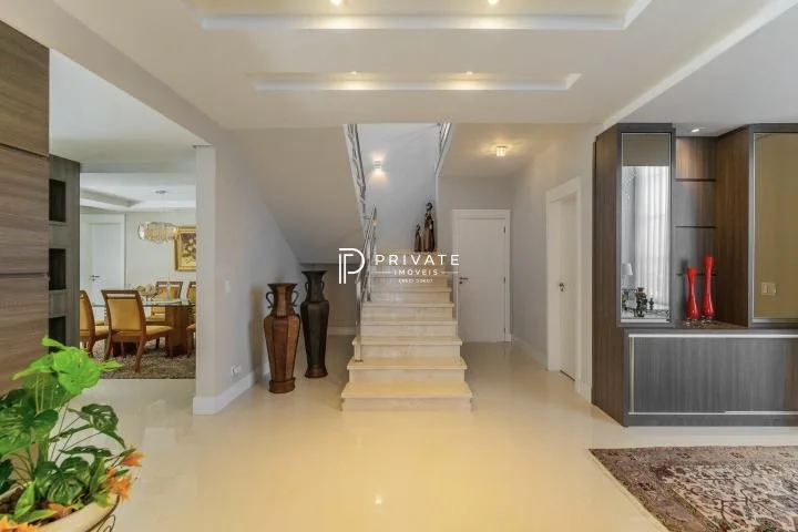 Casa contemporânea em condomínio clube: sofisticação, exclusividade e conforto.