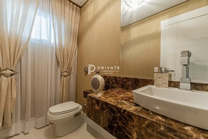 Casa contemporânea em condomínio clube: sofisticação, exclusividade e conforto.