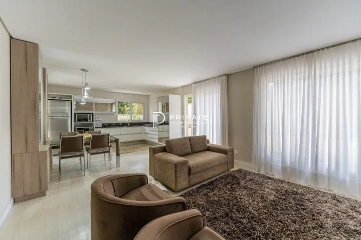 Casa contemporânea em condomínio clube: sofisticação, exclusividade e conforto.