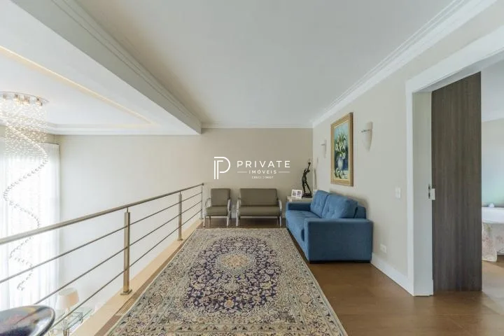 Casa contemporânea em condomínio clube: sofisticação, exclusividade e conforto.
