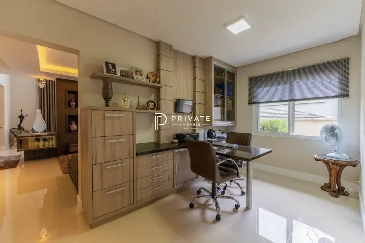 Casa contemporânea em condomínio clube: sofisticação, exclusividade e conforto.