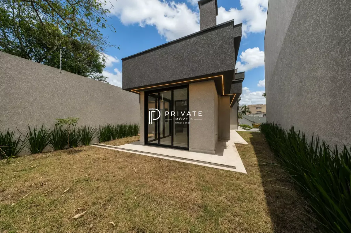 Casa contemporânea com arquitetura autoral, jardim privativo e 3 suítes