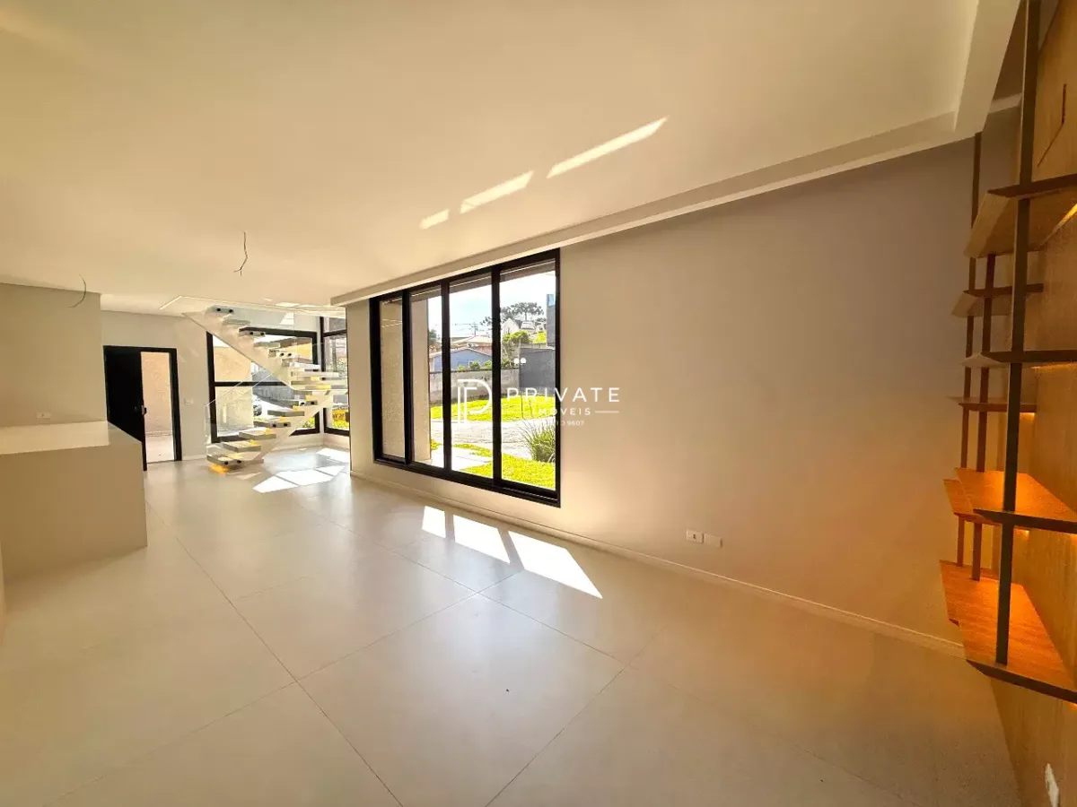 Casa contemporânea com arquitetura autoral, jardim privativo e 3 suítes