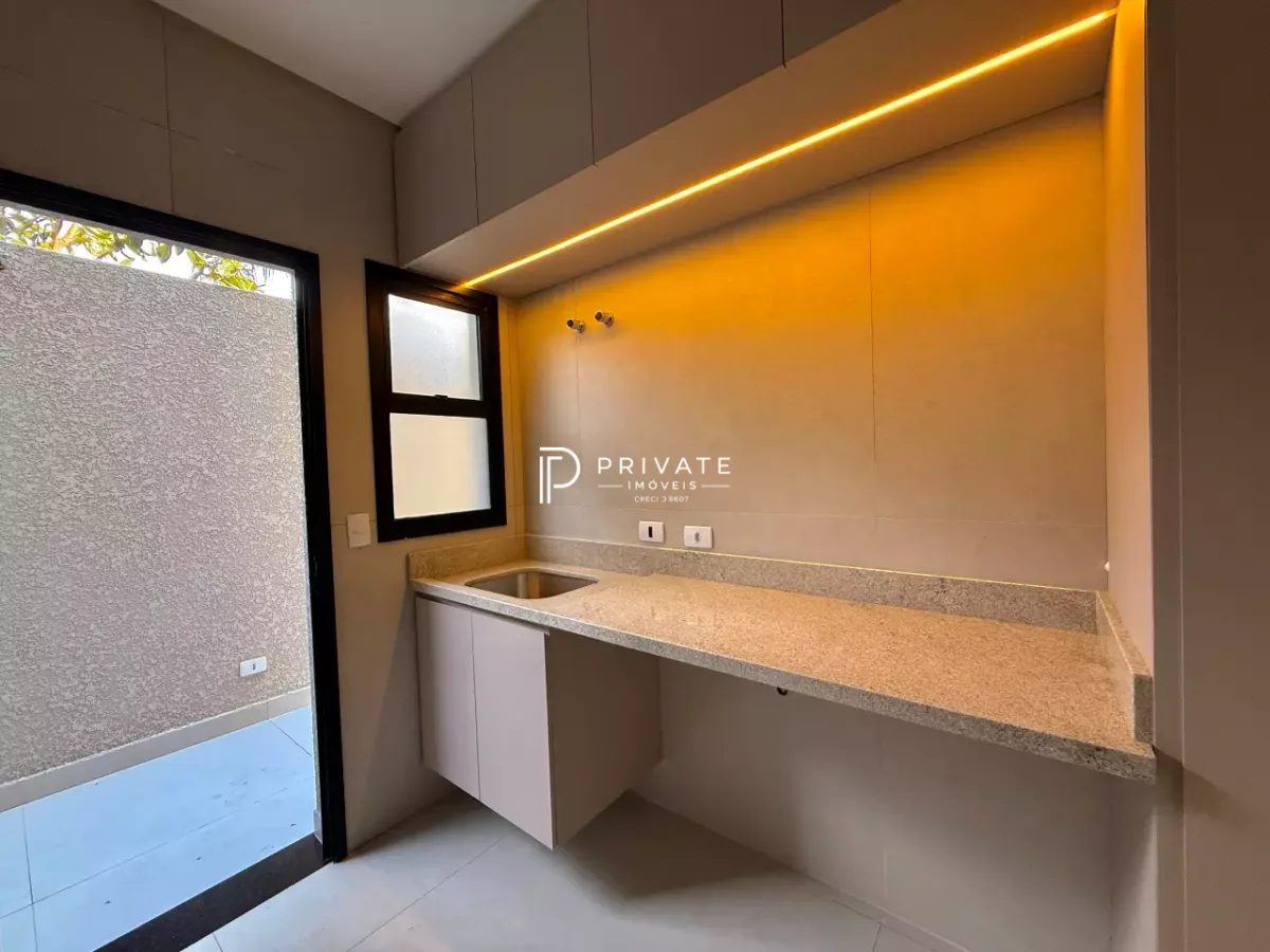 Casa contemporânea com arquitetura autoral, jardim privativo e 3 suítes
