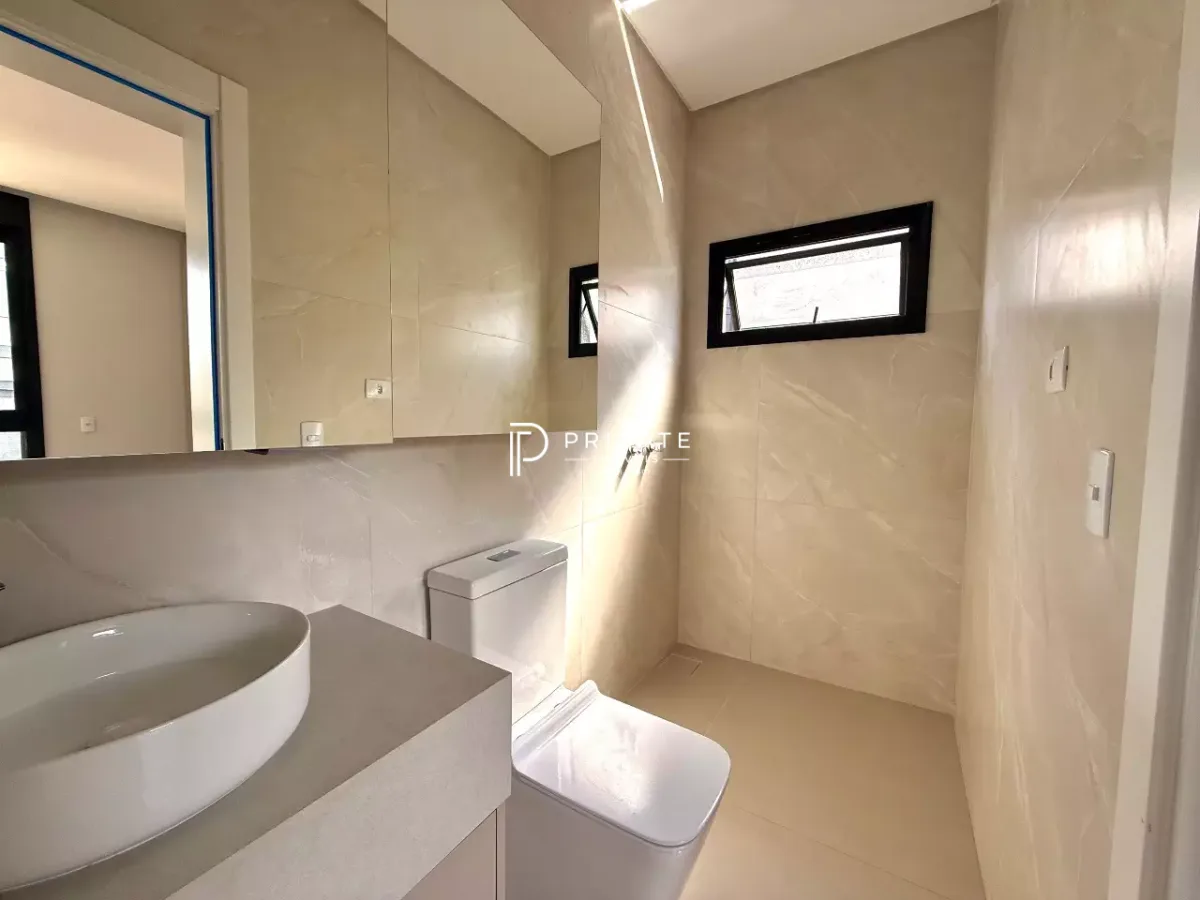 Casa contemporânea com arquitetura autoral, jardim privativo e 3 suítes