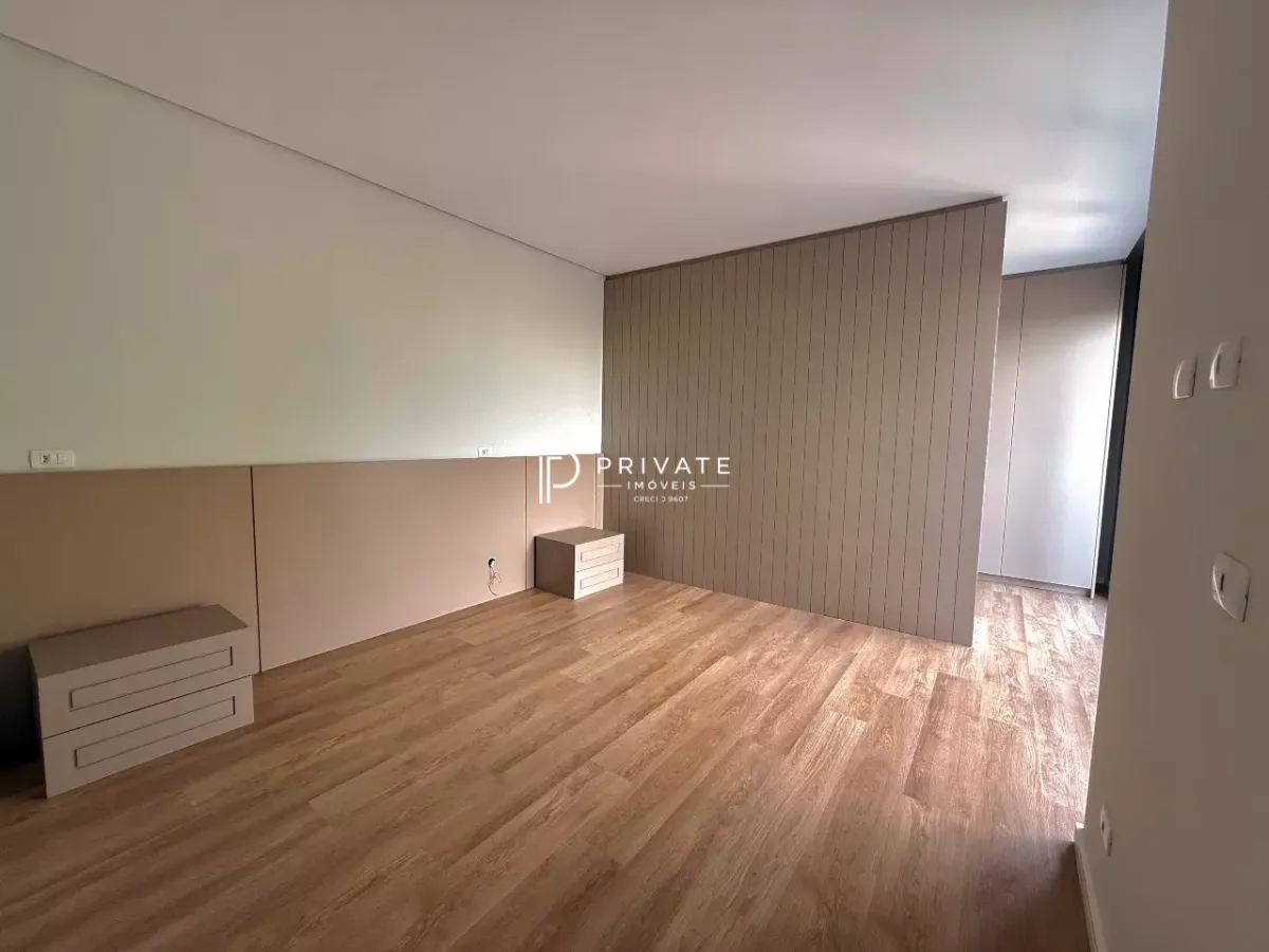 Casa contemporânea com arquitetura autoral, jardim privativo e 3 suítes