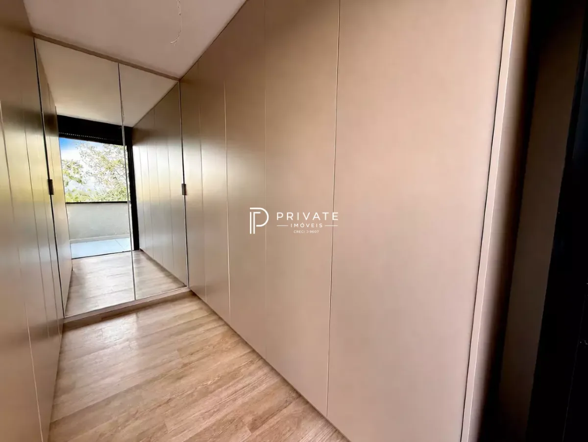 Casa contemporânea com arquitetura autoral, jardim privativo e 3 suítes
