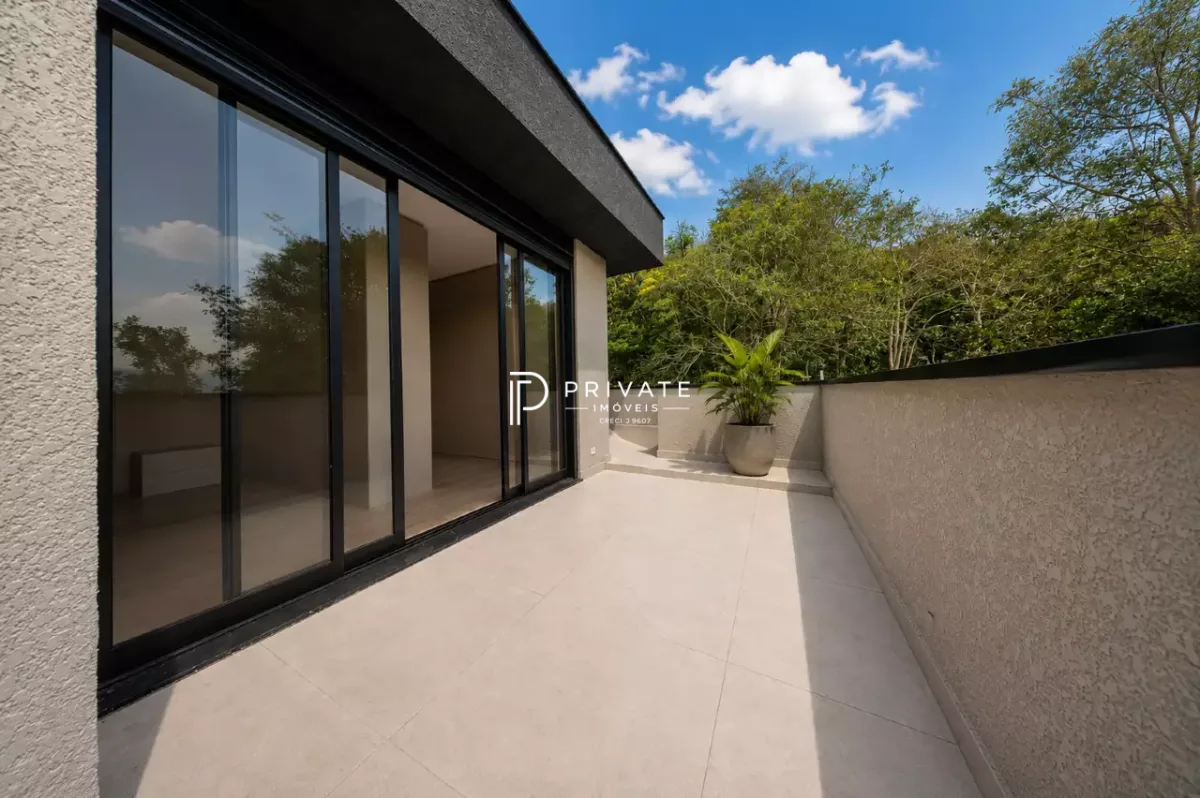 Casa contemporânea com arquitetura autoral, jardim privativo e 3 suítes